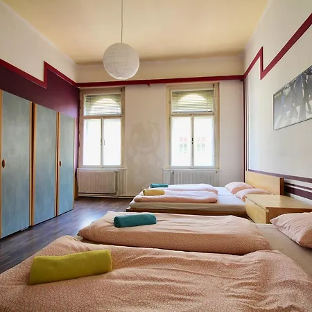 Great 2 Bedroom Flatel On Vinohrady *