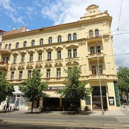 Great 2 Bedroom Flatel On Vinohrady 布拉格