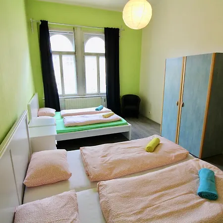 Great 2 Bedroom Flatel On Vinohrady *