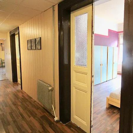 Great 2 Bedroom Flatel On Vinohrady