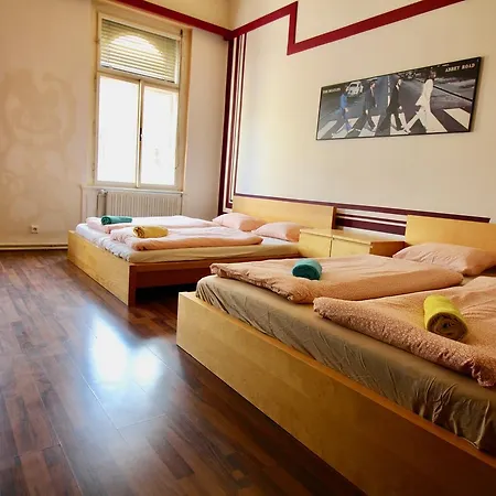 Great 2 Bedroom Flatel On Vinohrady * Prag