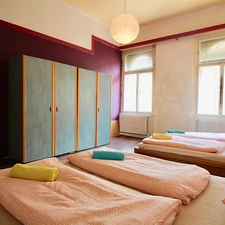 Great 2 Bedroom Flatel On Vinohrady Prag